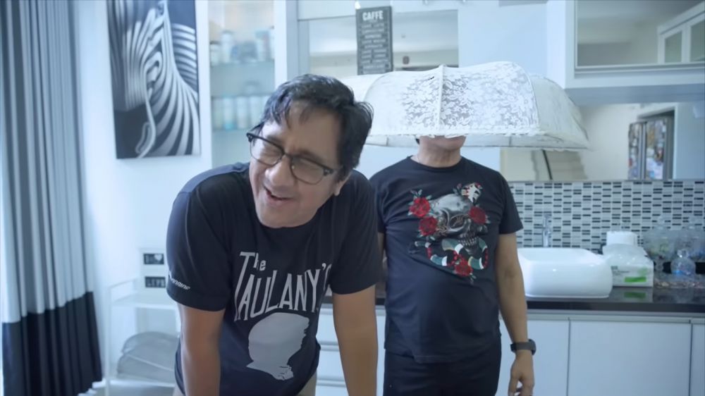 Punya meja dan kursi makan mirip warteg, intip 9 potret dapur Parto Patrio