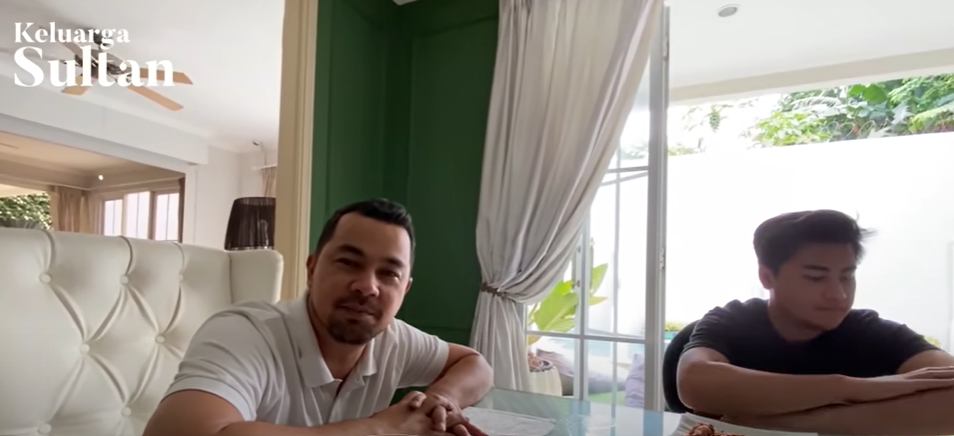 Ruang makan terinspirasi dari kubah makam Nabi di Madinah, intip 10 potret dapur Annisa Trihapsari