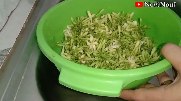 Cukup tambahkan 3 bahan, ini trik merebus bunga pepaya supaya tetap hijau dan tidak pahit