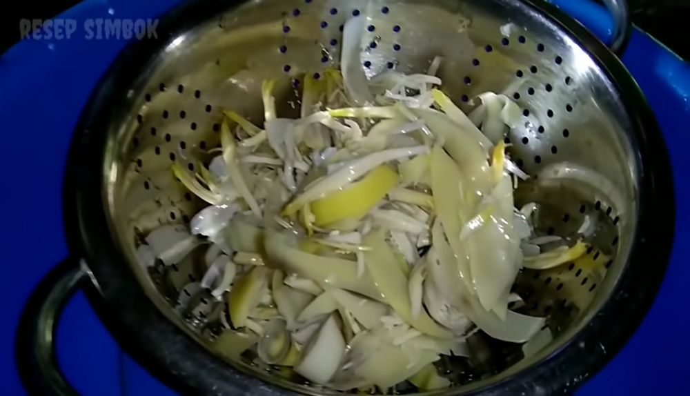 Trik agar rebusan jantung pisang warnanya tidak menghitam meski tak diberi garam