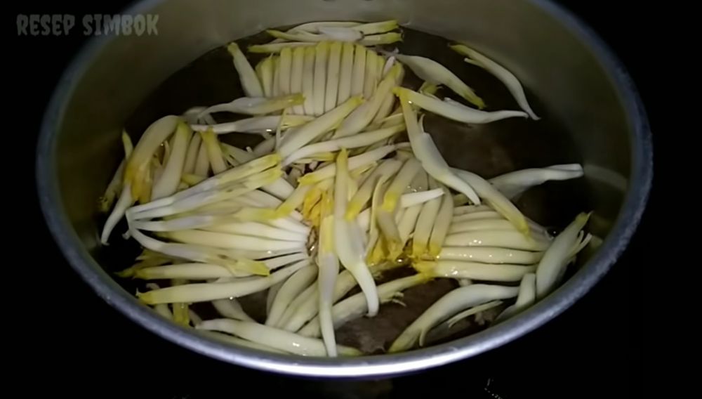 Trik agar rebusan jantung pisang warnanya tidak menghitam meski tak diberi garam