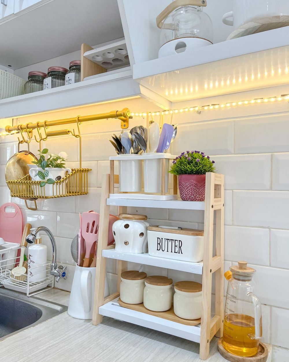 9 Potret dapur ala kitchen set versi low bujet ini simpel tapi mewah, padahal tak sampai sejuta