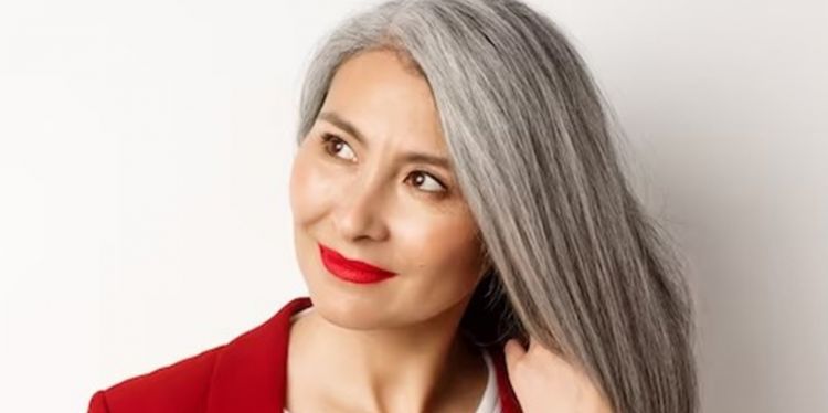 Nggak perlu semir dan henna, ini trik menghitamkan kembali rambut beruban pakai 2 bahan dapur