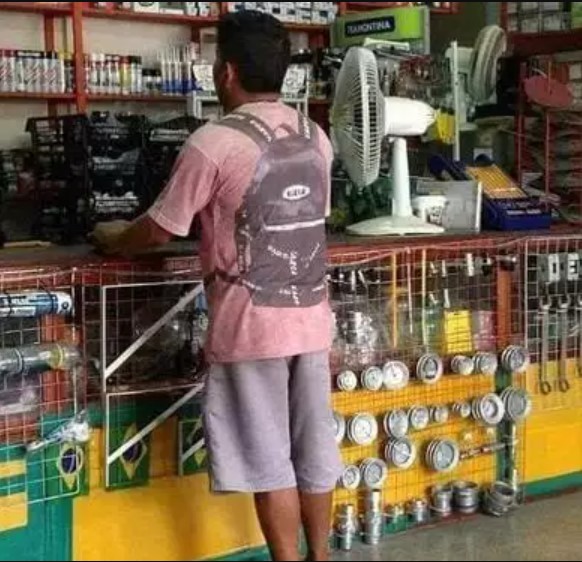 Desainnya bikin pusing sampai lihat dua kali, 11 potret lucu pakaian bermotif ini nggak habis pikir