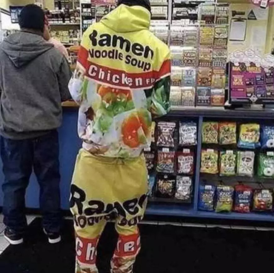 Desainnya bikin pusing sampai lihat dua kali, 11 potret lucu pakaian bermotif ini nggak habis pikir