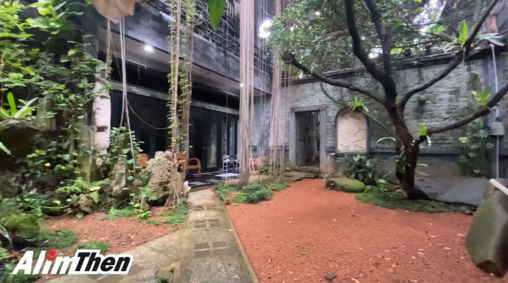 Serasa tinggal di hutan era zaman batu ada pohon usia 15 juta tahun, 11 potret kamar mandi Haji Asari