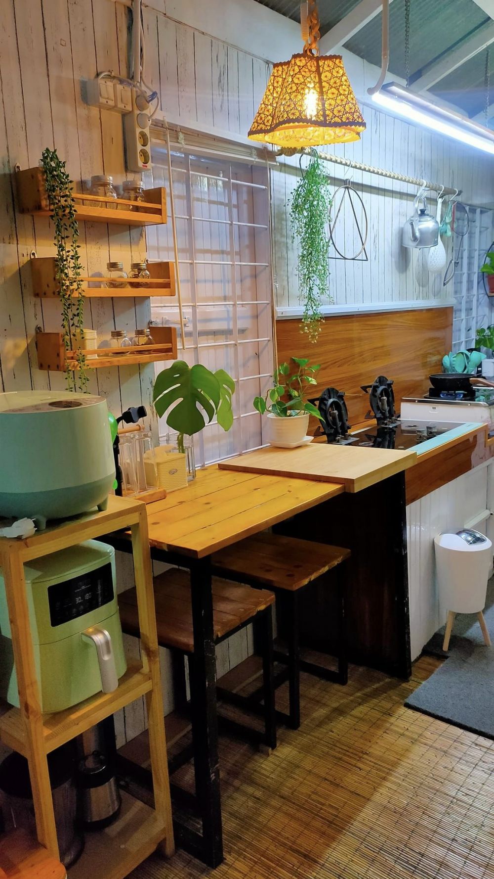 9 Potret dapur kayu-seng bergaya klasik ini desainnya kece abis, definisi mewah tak harus mahal