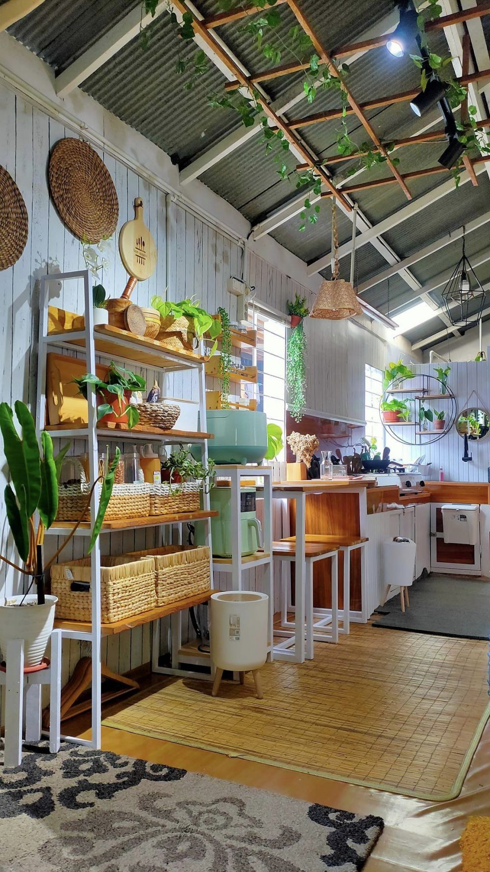 9 Potret dapur kayu-seng bergaya klasik ini desainnya kece abis, definisi mewah tak harus mahal