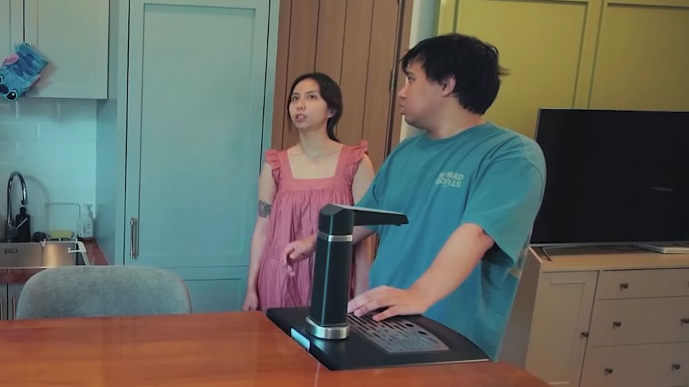 Pintar memanfaatkan ruang sempit, intip 10 potret dapur mungil Joshua Suherman dan Clairine Clay