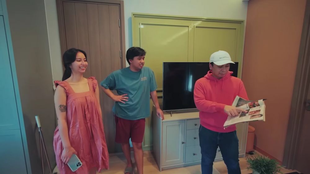 Pintar memanfaatkan ruang sempit, intip 10 potret dapur mungil Joshua Suherman dan Clairine Clay