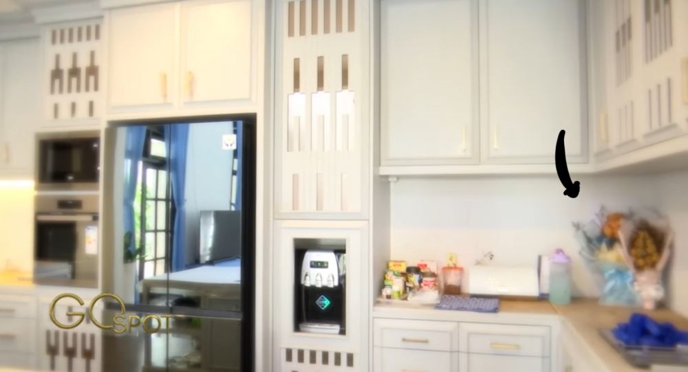 Artis cilik teman Agnez Mo ini sukses bangun rumah mewah gaya American Style, intip 9 potret dapurnya