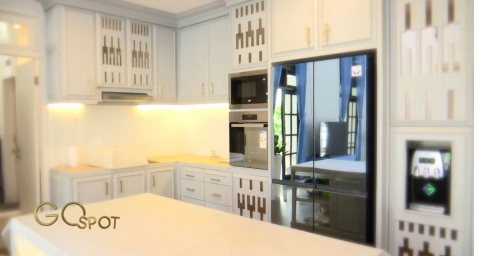 Artis cilik teman Agnez Mo ini sukses bangun rumah mewah gaya American Style, intip 9 potret dapurnya