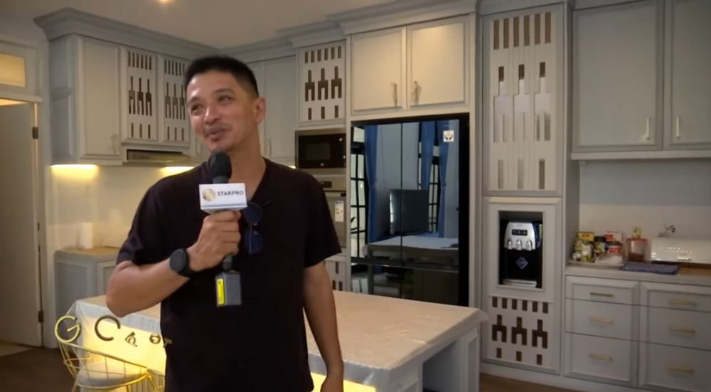 Artis cilik teman Agnez Mo ini sukses bangun rumah mewah gaya American Style, intip 9 potret dapurnya