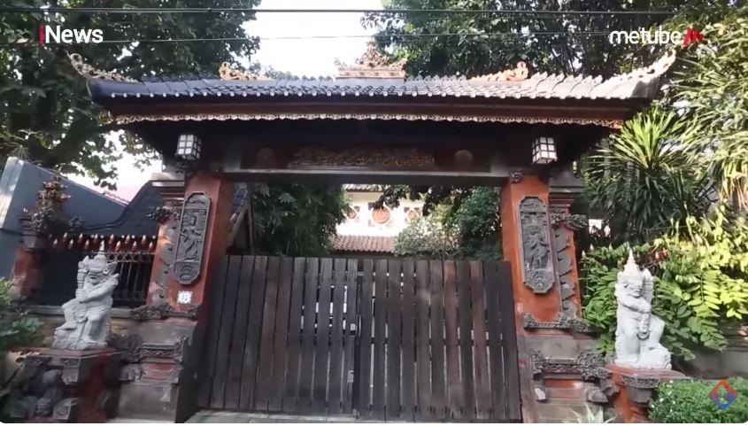 Banyak pajangan patung, intip 9 potret rumah Yusril Ihza Mahendra, unik bak kastil China