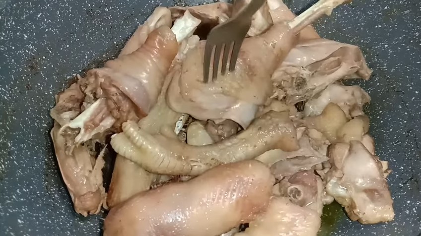 Tanpa panci presto, ini trik merebus ayam kampung agar empuk dan tak amis cuma dalam 30 menit