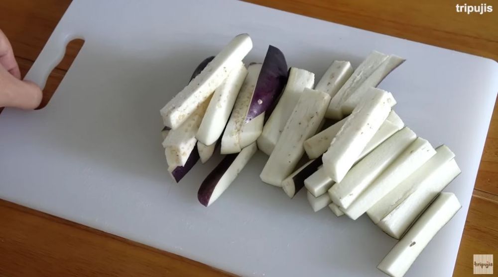 Trik masak tumis terong agar tetap segar dan warnanya ungu cerah, tak perlu digoreng atau direbus dulu