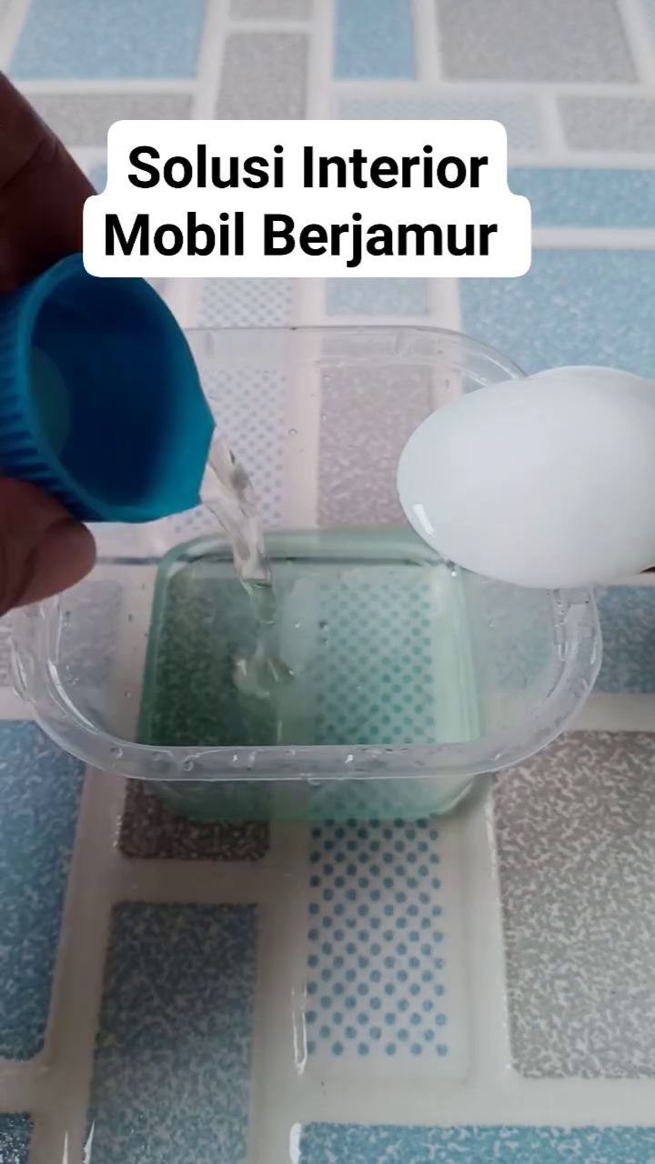 Jangan langsung dibawa ke car wash, ini trik atasi noda jamur interior mobil pakai 2 bahan sederhana