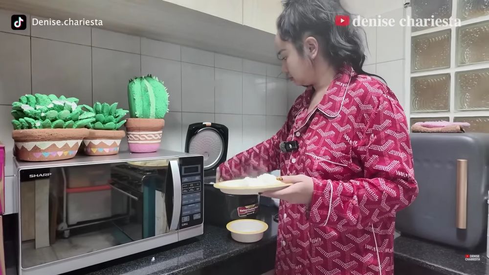 Dulu ngontrak kini punya rumah mewah untuk anaknya, intip 7 potret dapur Denise Chariesta