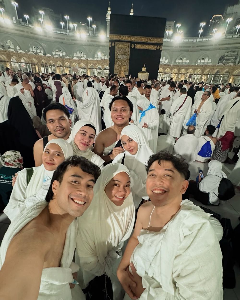 Berangkat umrah perdana usai mualaf, 7 momen Mahalini jalani ibadah saat kehamilan 7 bulan