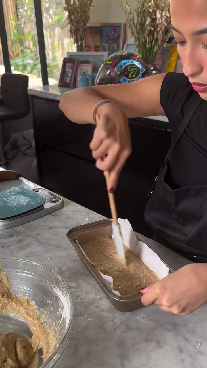 7 Potret dapur Jennifer Coppen interiornya minimalis, pemandangan jendelanya bikin salfok