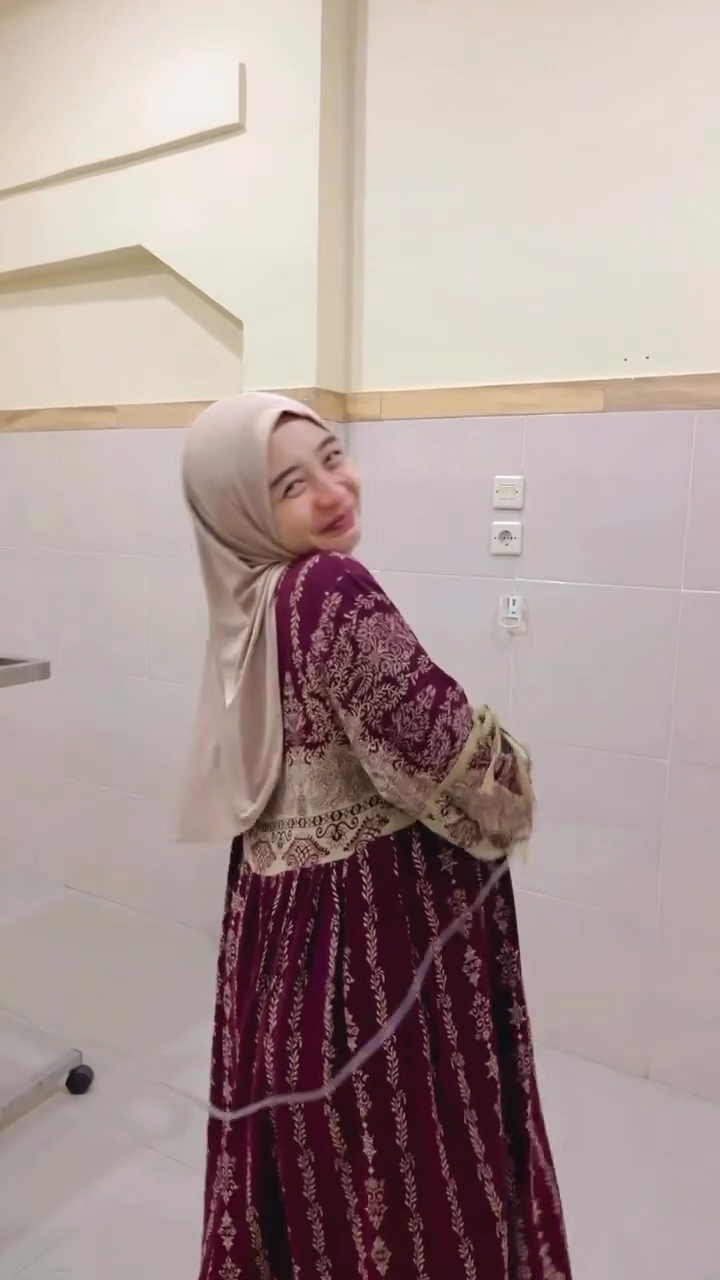 Tetap santai meski sedang kontraksi, begini momen Ega Noviantika persiapan melahirkan anak ke-3