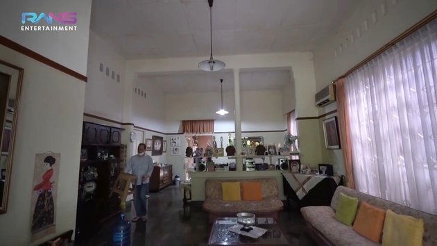 Raffi Ahmad saat kecil huni rumah sederhana, 9 potret interior dapurnya klasik penuh perabot jadul