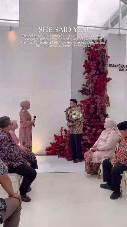 9 Potret Salma Salsabil dilamar Dimansyah Laitupa, berawal dari cinta lokasi di ajang Indonesian Idol