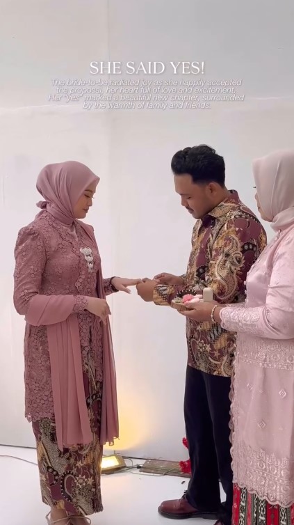 9 Potret Salma Salsabil dilamar Dimansyah Laitupa, berawal dari cinta lokasi di ajang Indonesian Idol
