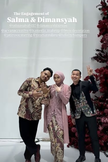 9 Potret Salma Salsabil dilamar Dimansyah Laitupa, berawal dari cinta lokasi di ajang Indonesian Idol