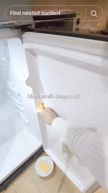 Tak perlu cuka, ini trik hilangkan bau tak sedap di kulkas dengan 3 bahan dapur