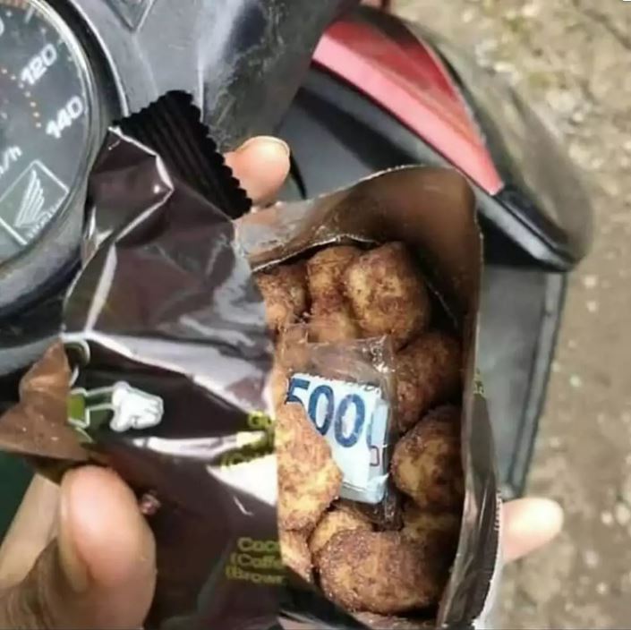 Serasa dapat kejutan tak terduga, 11 potret kocak dapat rezeki nomplok ini bikin nyengir seharian