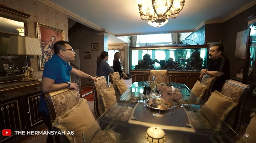 Punya chef pribadi jebolan MasterChef, 9 potret dapur Inul ini vibesnya serasa masak di kastil