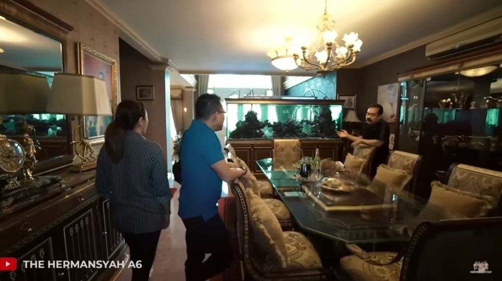 Punya chef pribadi jebolan MasterChef, 9 potret dapur Inul ini vibesnya serasa masak di kastil