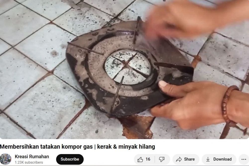Tanpa direndam air panas, trik bersihkan tungku kompor ini autobasmi kerak dan minyak dalam sekejap