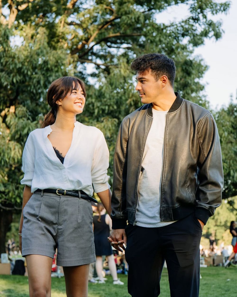 6 Kronologi Aurelie Moeremans dan suami kecelakaan mobil saat lampu merah di AS, alami benturan keras