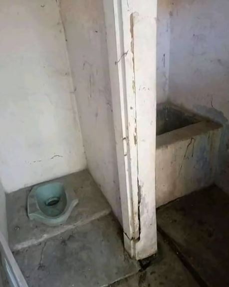 Nggak habis pikir, 11 potret desain toilet ini anehnya kebangetan, dari miring sampai pemandangan alam