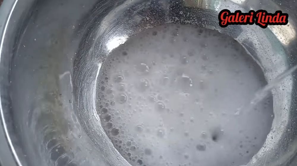 Trik bersihkan kerak kuning di kloset ini ampuh cuma pakai 2 bahan dapur