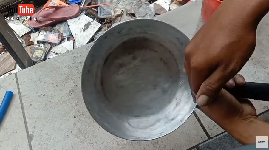 Cara sederhana memperbaiki lapisan teflon rusak hanya dengan Rp2.000, langsung aman dipakai lagi