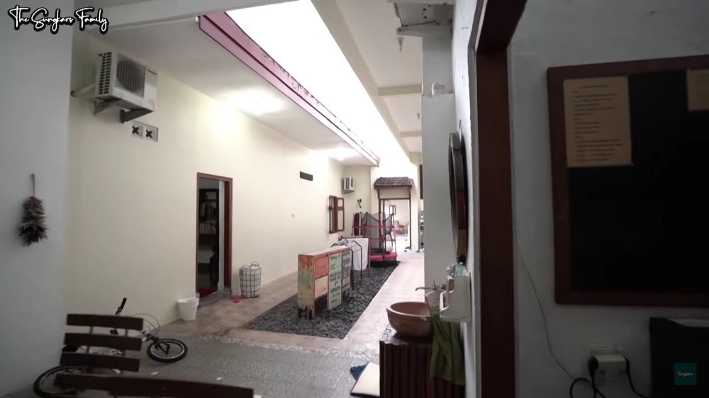Rumahnya disebut mirip kos-kosan, ini 9 potret dapur sederhana dan klasik Zaskia Adya Mecca di Jogja