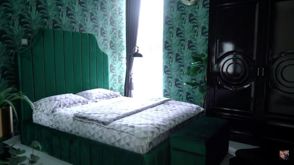 Megah bak kastil ditaksir Rp 40 M, intip 13 potret rumah Kartika Putri dan Habib Usman