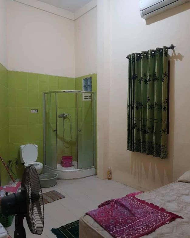 Penampakannya nyeleneh, 11 potret kamar mandi mainstream ini bikin pusing lihatnya