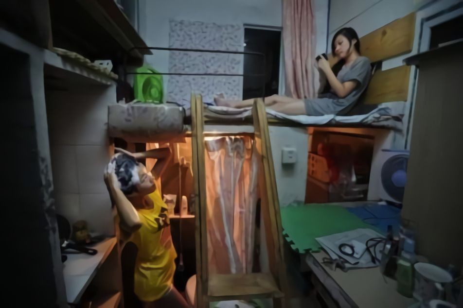 Penampakannya nyeleneh, 11 potret kamar mandi mainstream ini bikin pusing lihatnya