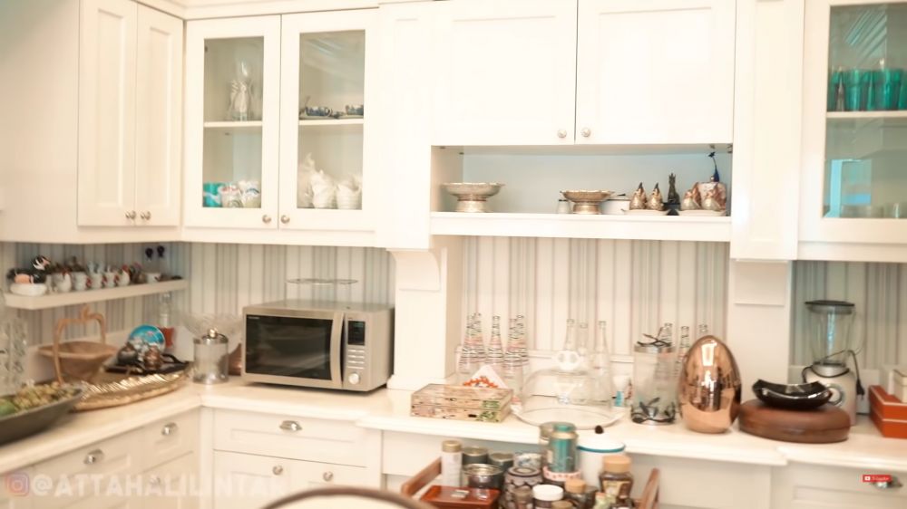 Punya rumah megah Rp 100 M bergaya American Classic, intip 7 potret dapur mewah Sandiaga Uno