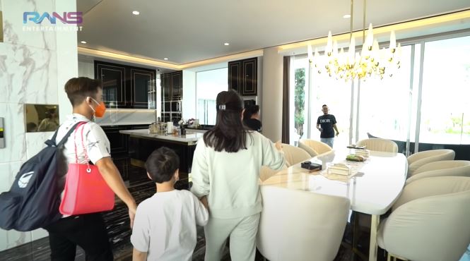 Dulu tukang cuci kini sukses berpenghasilan ditaksir Rp 600 M per bulan, ini 9 potret dapur Juragan 99