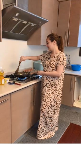 Cerai dari Stefan William bisa beli rumah mewah, 10 potret dapur Celine Evangelista ini mewah minim