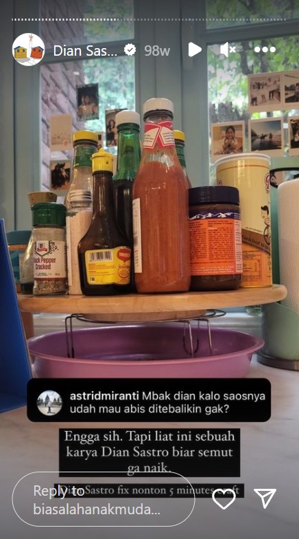 Tempat cuci piring penuh pecah belah, intip 11 potret dapur Dian Sastro yang estetik ala Disney