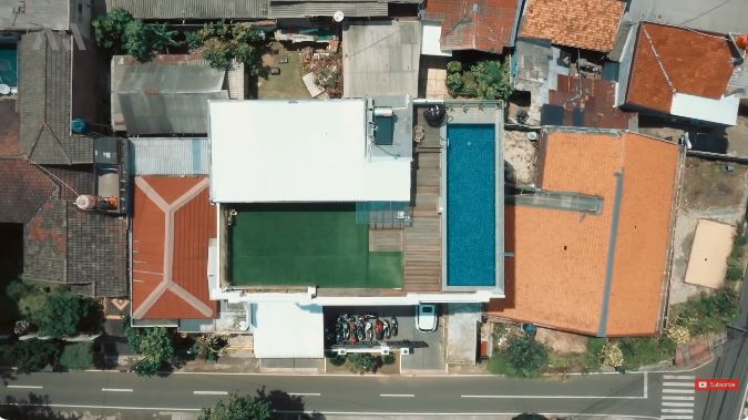 Punya kolam renang view awan lepas di lantai 4, 9 potret rumah mewah Zaskia Sungkar ini ditaksir Rp 5M