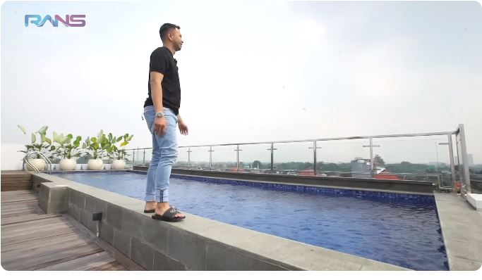 Punya kolam renang view awan lepas di lantai 4, 9 potret rumah mewah Zaskia Sungkar ini ditaksir Rp 5M