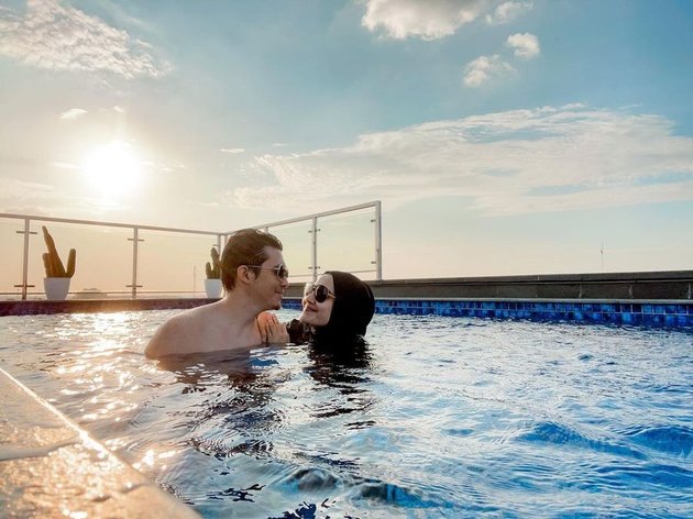 Punya kolam renang view awan lepas di lantai 4, 9 potret rumah mewah Zaskia Sungkar ini ditaksir Rp 5M
