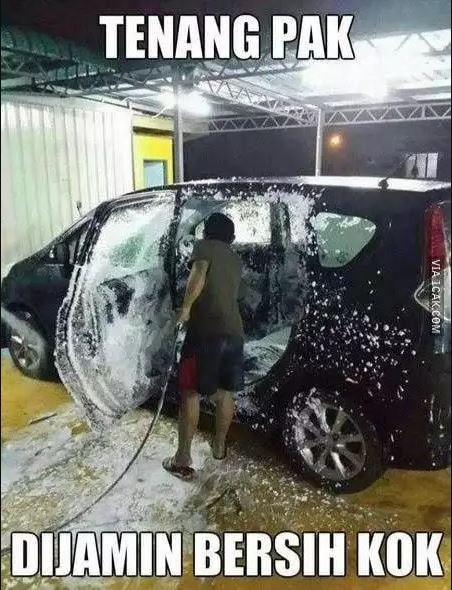 11 Gaya lucu orang nyuci kendaraan ini bikin tepuk jidat, susah diungkap dengan kata-kata